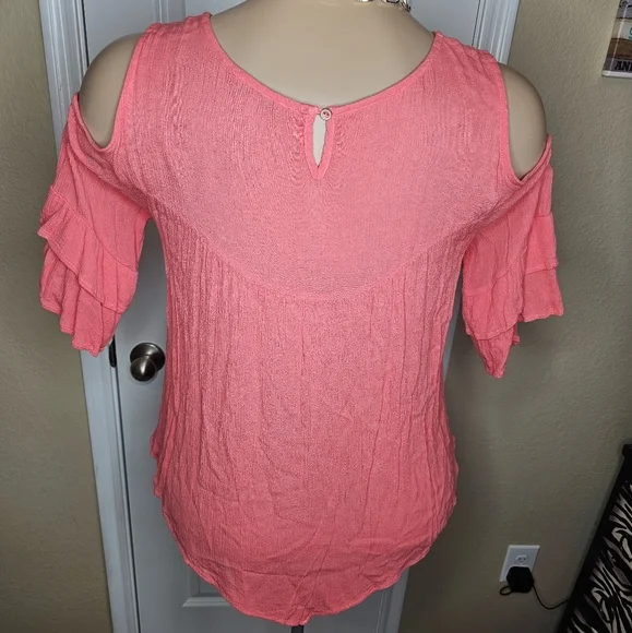 Democracy Embroidered Cold Shoulder Blouse, Women's Plus Size 1X - Picture 3 of 8